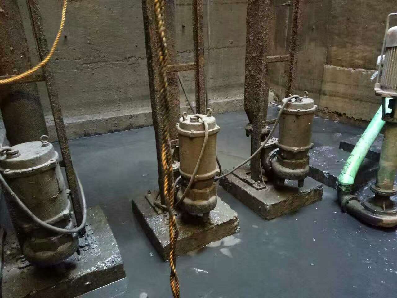 开福污水池清理